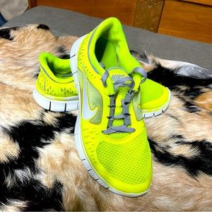 Nike 7.5 fluorescent yellow